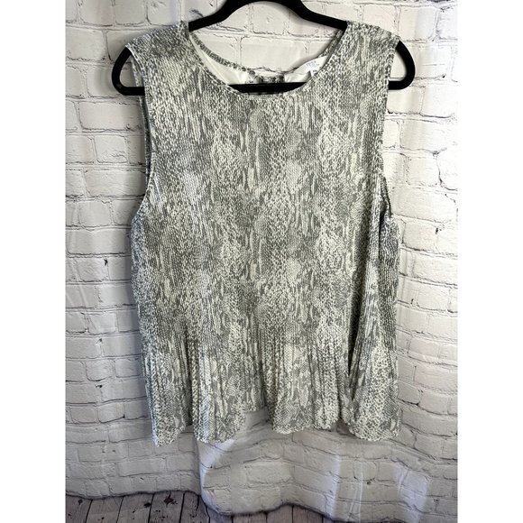 TIME & TRU LADIES GRAY AND‎ WHITE ANIMAL PRINT SLEEVELESS TOP  SZ (XXL)   EUC - Picture 1 of 4